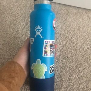 Blue hydro flask 24 oz